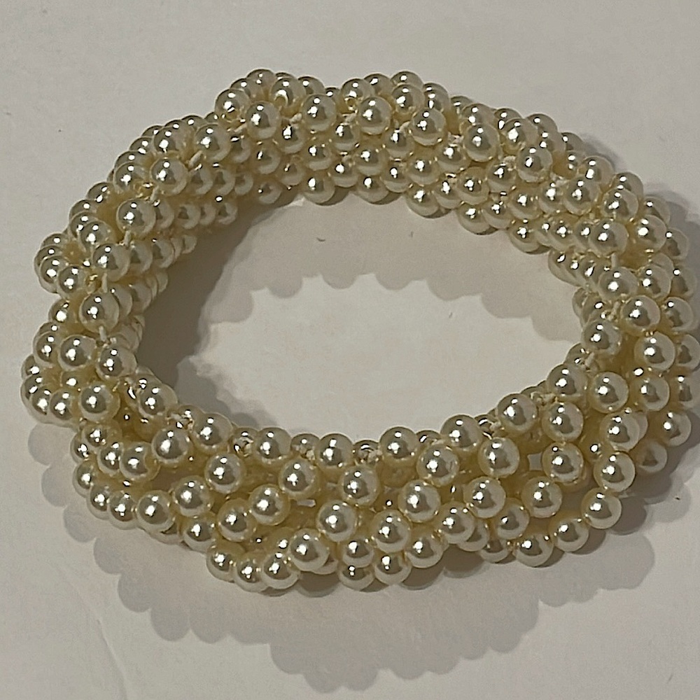 Pearl Stretch Bracelet